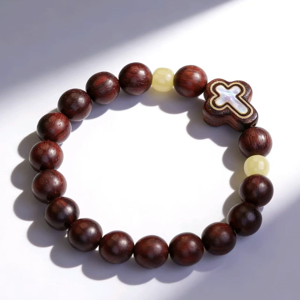 Christianartworkshop Pulsera con cruz de sándalo y nácar: un símbolo de serenidad divina. - image 1