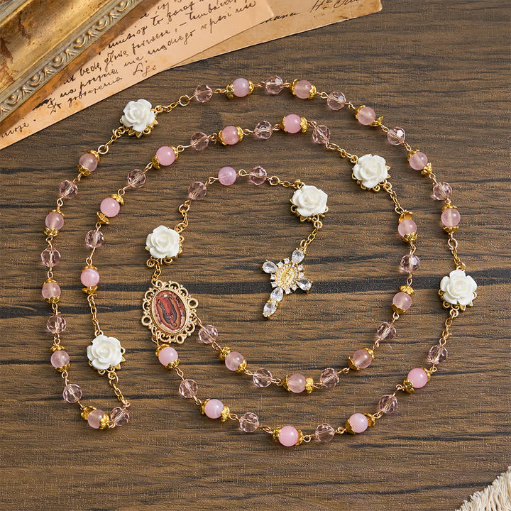 Christianartworkshop Rosario de Nuestra Señora de Guadalupe con cristales rosas y rosas blancas - image 2