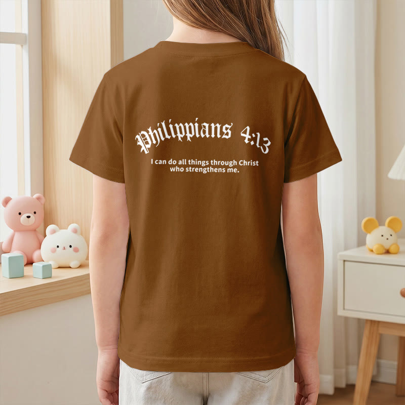 Christianartworkshop Filipenses 4:13 Camiseta infantil de manga corta con cruz en la parte delantera, espalda y fuente gótica - image 26