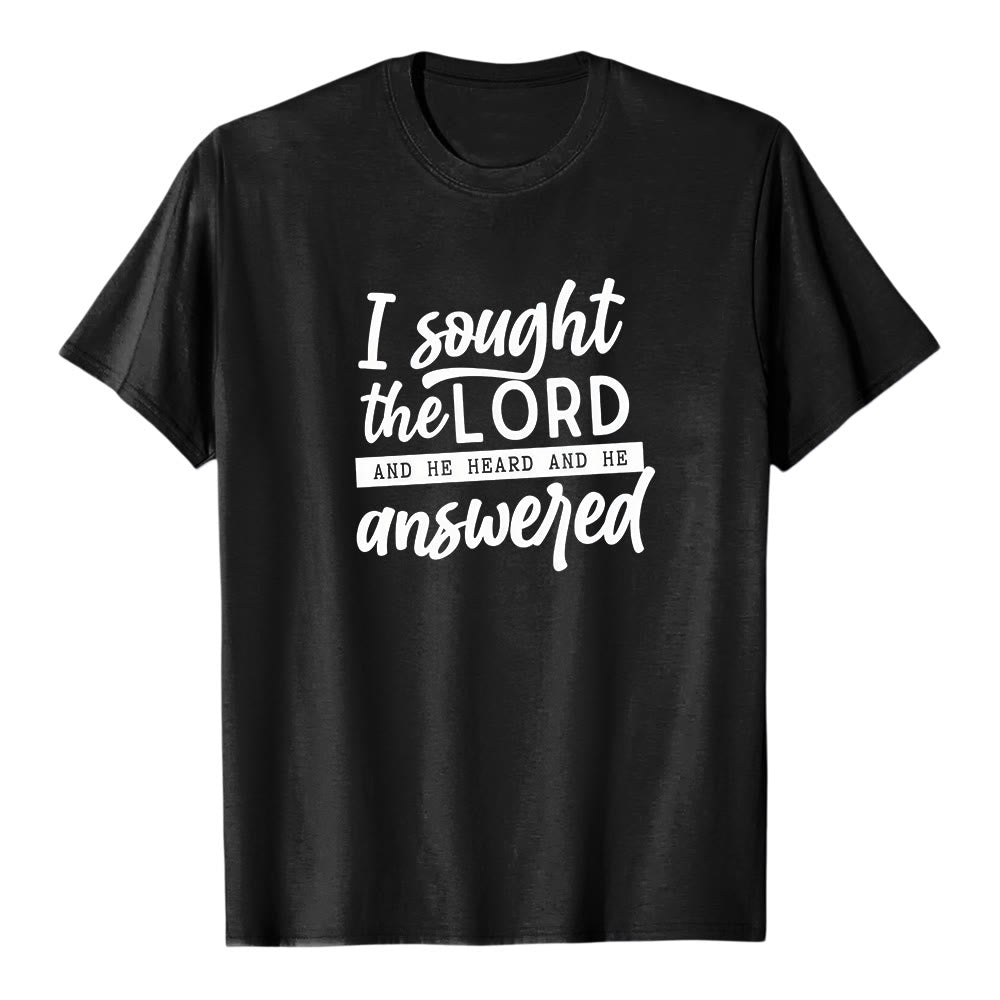 Christianartworkshop Camiseta de manga corta premium con la cita bíblica "Busqué al Señor y Él me escuchó y me respondió". - Negro - 2XL - image 0