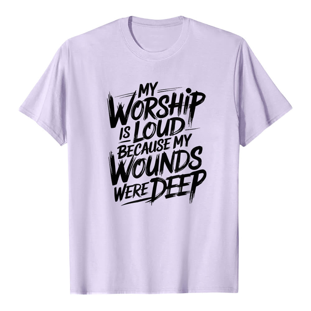 Christianartworkshop "Mi adoración es fuerte porque mis heridas eran profundas" Camiseta de manga corta premium con tipografía llamativa "Fe" - Púrpura - 2XL - image 3