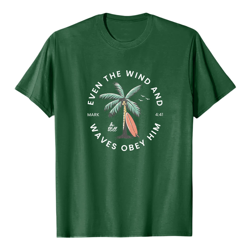 Christianartworkshop Marcos 4:41 "Hasta el viento y las olas le obedecen" Camiseta de manga corta premium con estampado playero - Verde oscuro - 2XL - image 0