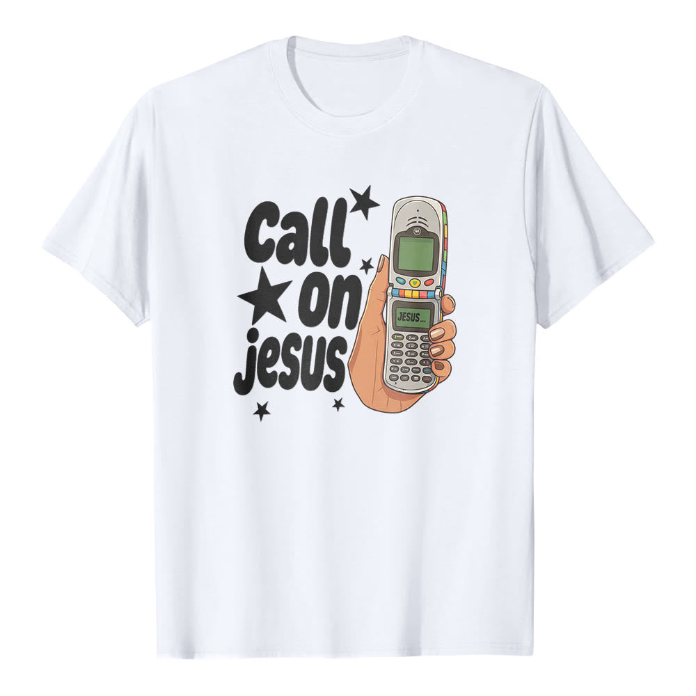 Christianartworkshop Camiseta de manga corta premium con estampado de teléfono plegable retro "Invoca a Jesús" - Blanco - 2XL - image 0