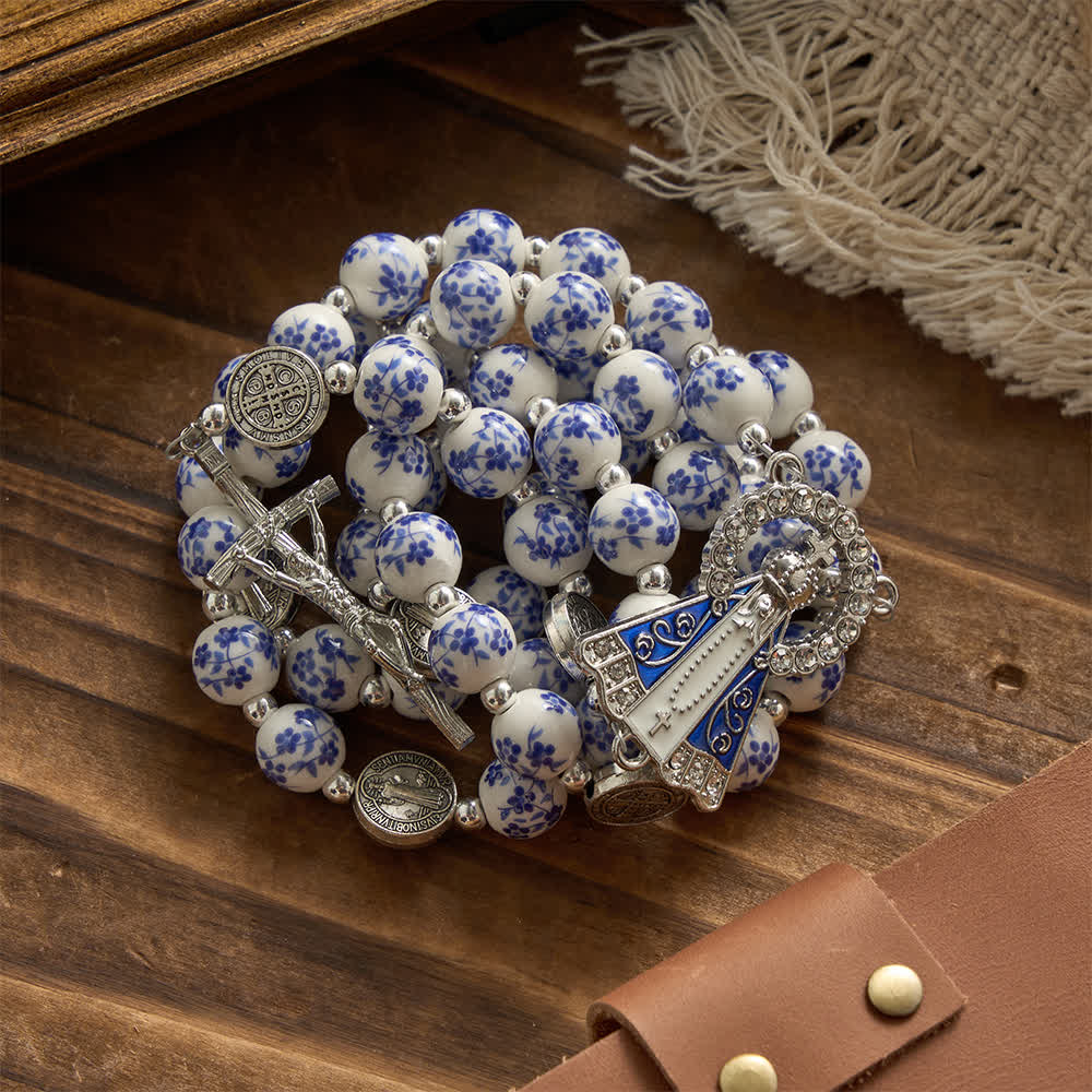 Christianartworkshop Rosario de cerámica floral azul y blanco con medallas de San Benito y Nuestra Señora - image 5