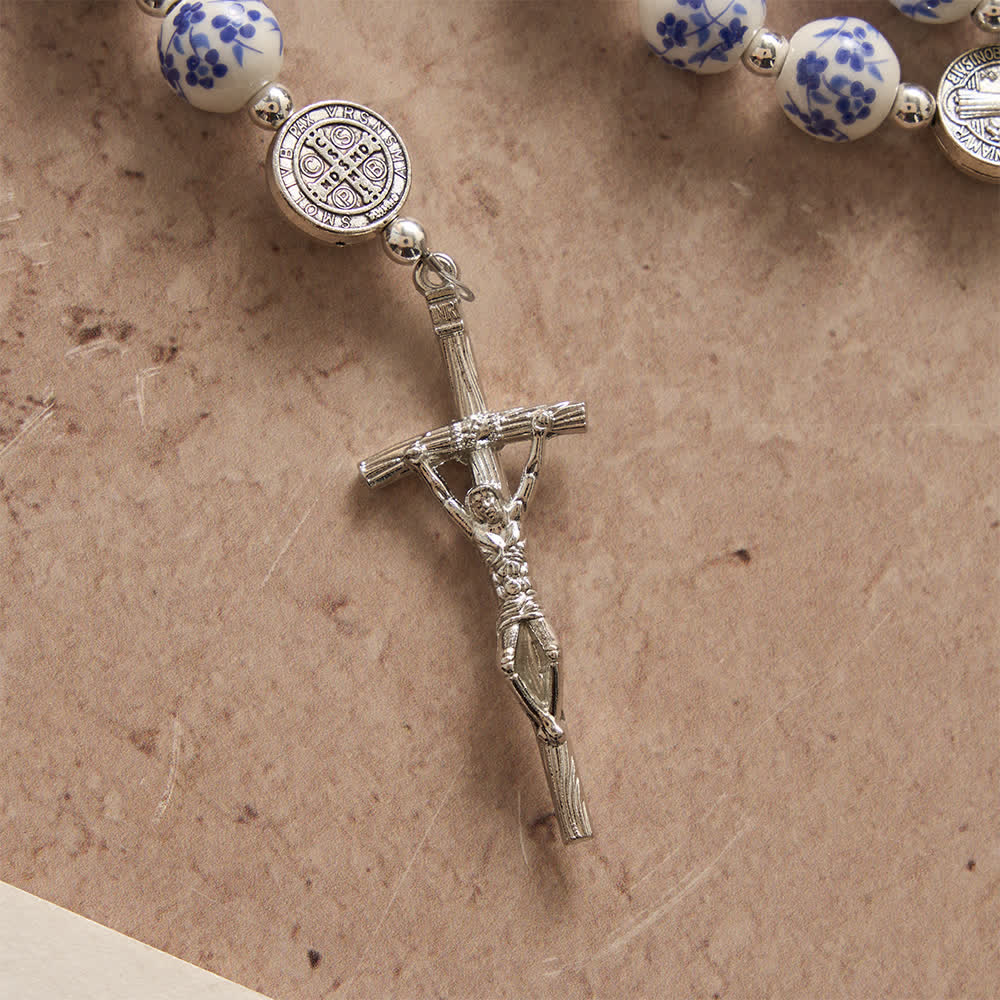 Christianartworkshop Rosario de cerámica floral azul y blanco con medallas de San Benito y Nuestra Señora - image 7