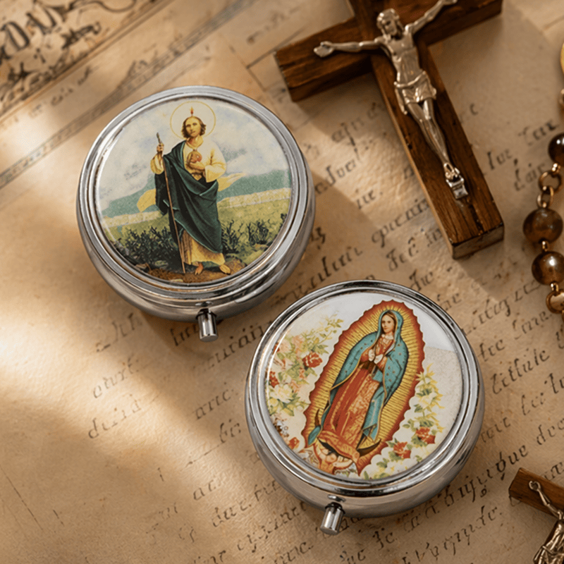 Christianartworkshop Estuche para rosario antiguo de San Judas Tadeo y Nuestra Señora de Guadalupe con tapa de resina epoxi: un símbolo de protección sagrada y fe devocional. - image 3