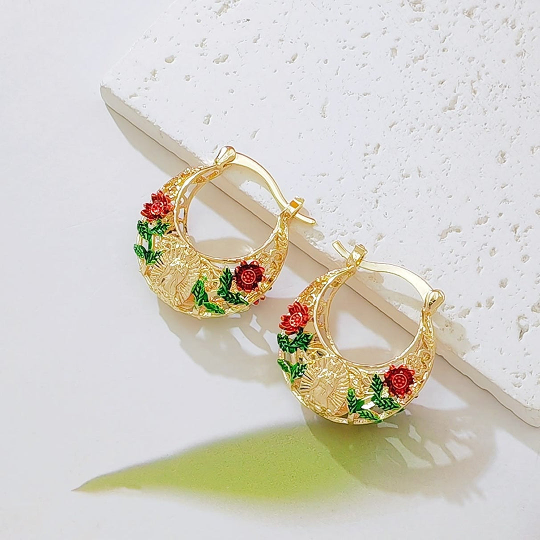 Christianartworkshop Pendientes de aro de filigrana delicada con motivos de la Virgen de Guadalupe y rosas esmaltadas: un recordatorio de la Divina Misericordia. - Rojo y verde - image 0
