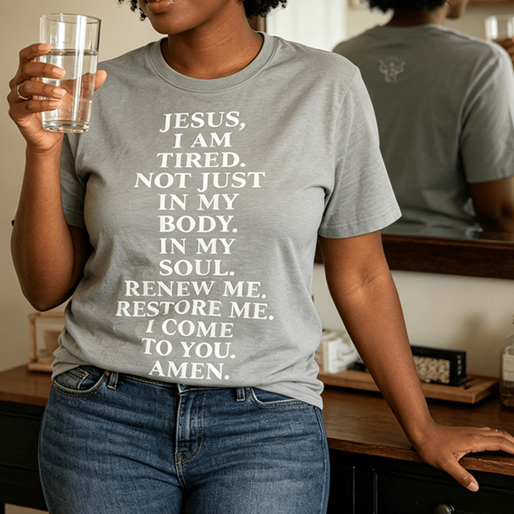 Christianartworkshop Camiseta de manga corta premium con oración devocional "Jesús, estoy cansado, renuévame". - image 0