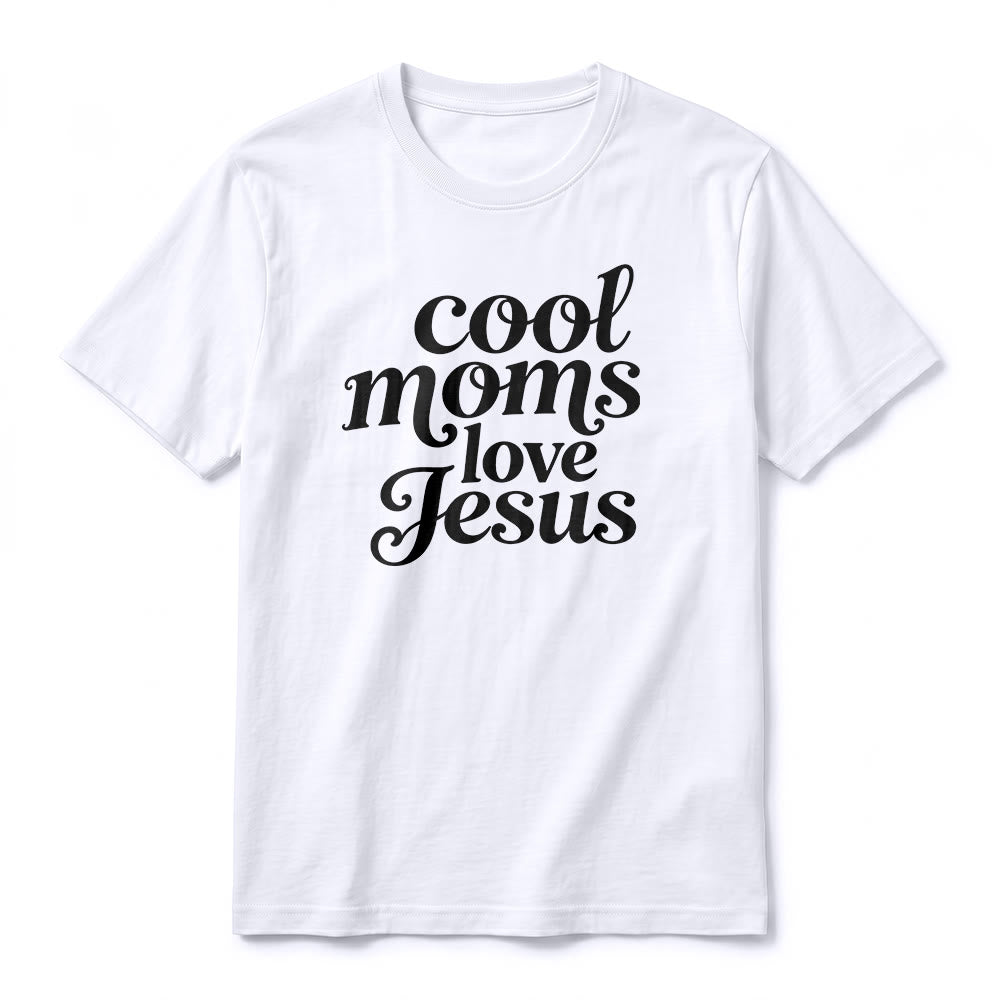 Christianartworkshop Camiseta de manga corta premium con estampado frontal y trasero "Las mamás geniales aman a Jesús" - image 5