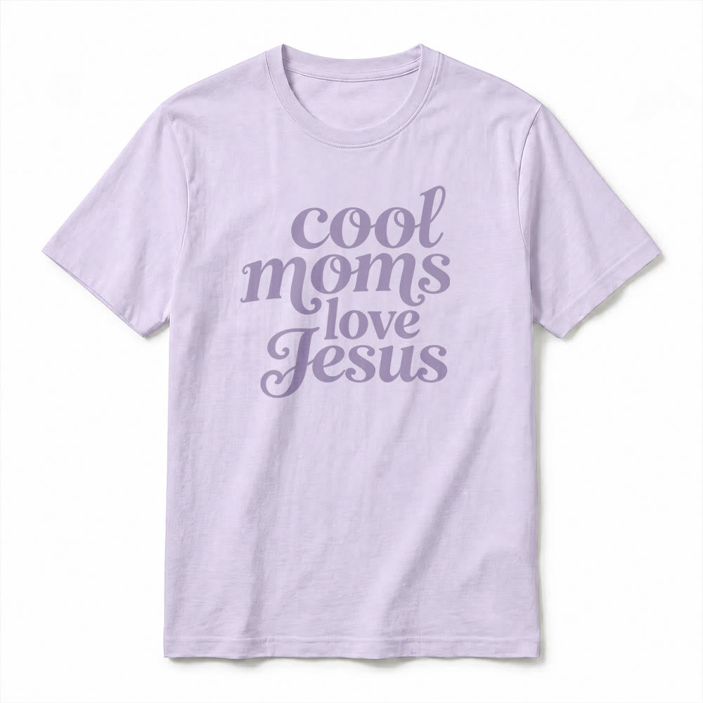 Christianartworkshop Camiseta de manga corta premium con estampado frontal y trasero "Las mamás geniales aman a Jesús" - image 14