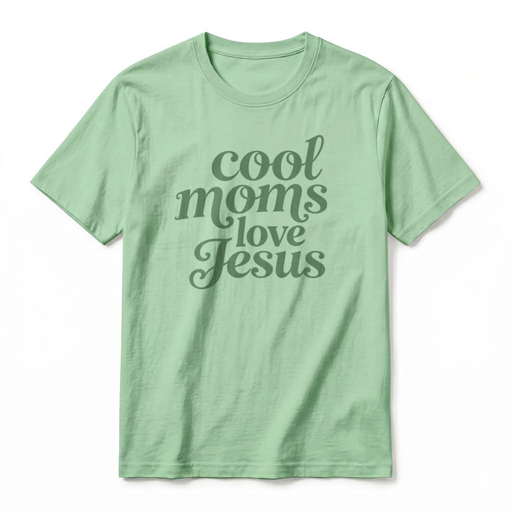 Christianartworkshop Camiseta de manga corta premium con estampado frontal y trasero "Las mamás geniales aman a Jesús" - image 23