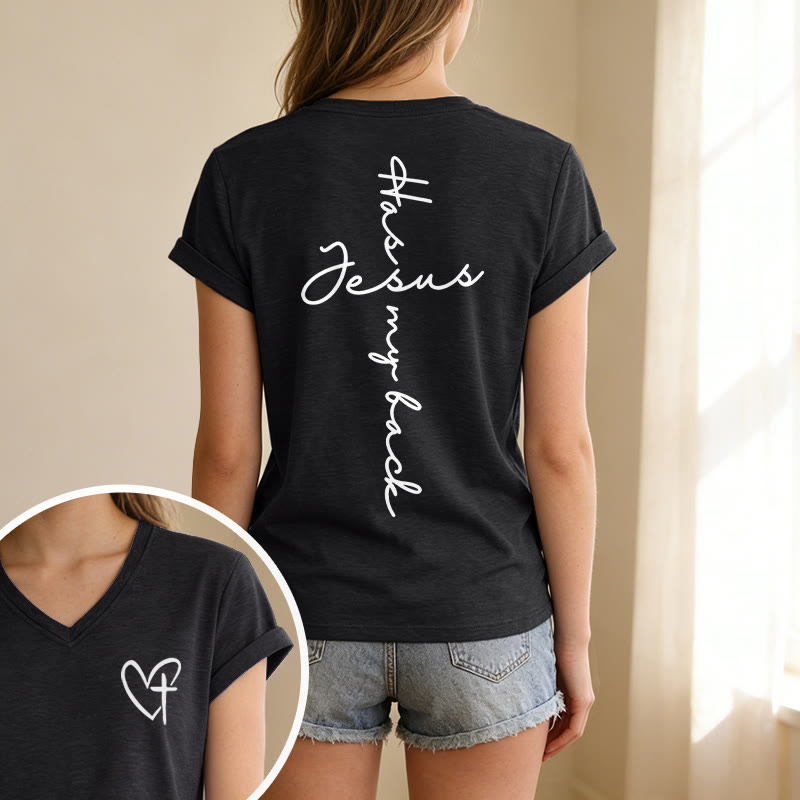 Christianartworkshop Camiseta informal con cuello en V y estampado delantero y trasero "Jesús me respalda" - image 7