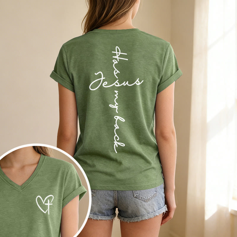 Christianartworkshop Camiseta informal con cuello en V y estampado delantero y trasero "Jesús me respalda" - image 25