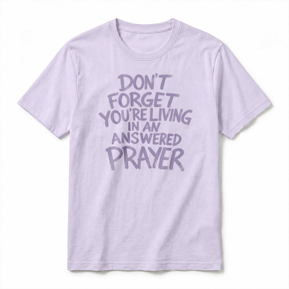 Christianartworkshop Camiseta de manga corta premium "No olvides que estás viviendo en una oración respondida" - image 8
