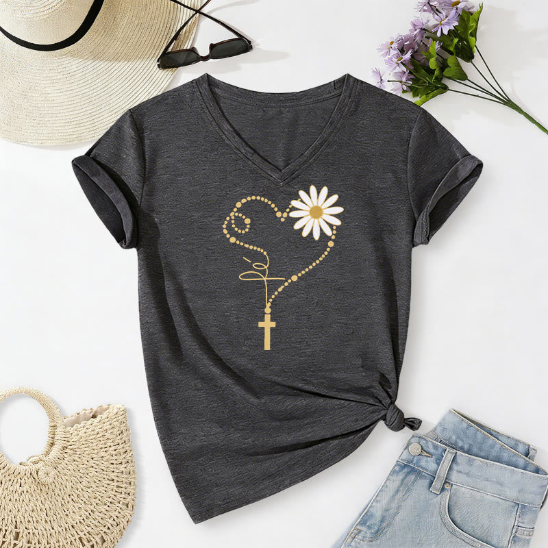 Christianartworkshop Camiseta informal con cuello en V, estampado de corazón, cruz y margaritas con puntos dorados. - Gris oscuro - 2XL - image 0