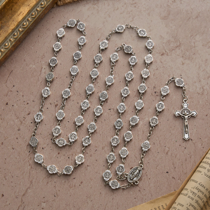 Christianartworkshop Rosario octogonal con medalla de San Benito y colgante de crucifijo: símbolo de protección divina y oración constante. - image 3