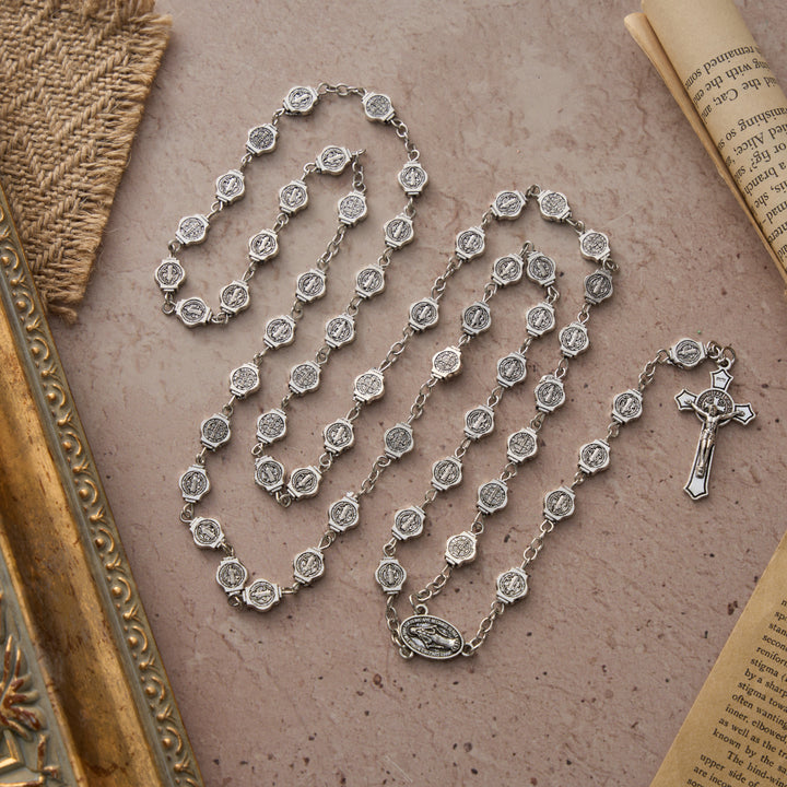 Christianartworkshop Rosario octogonal con medalla de San Benito y colgante de crucifijo: símbolo de protección divina y oración constante. - image 2
