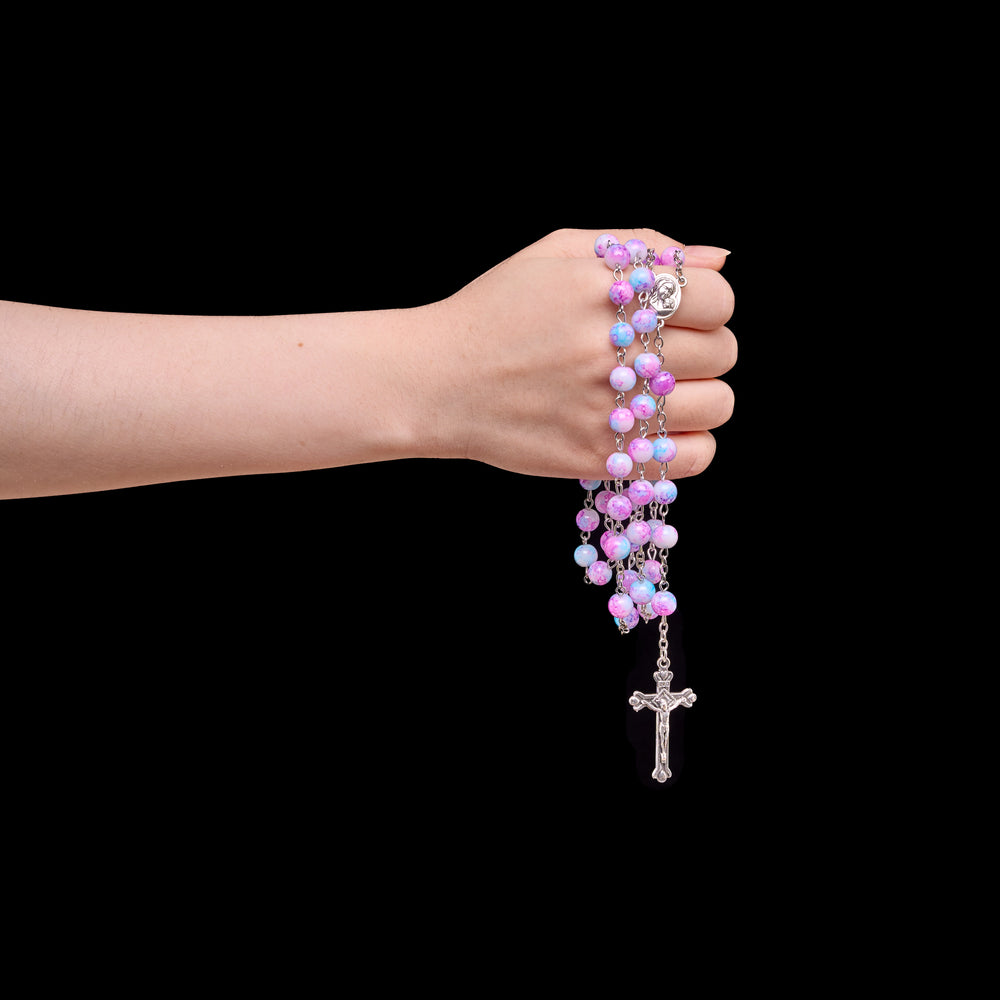 Christianartworkshop Rosario de cuentas de vidrio jaspeado rosa y azul con medalla de la Virgen con el Niño y crucifijo. - image 1