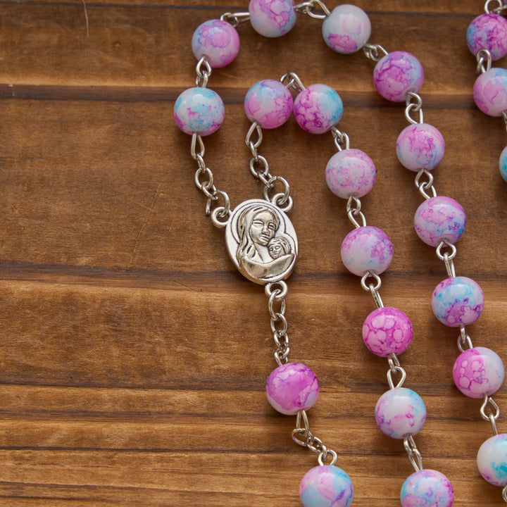 Christianartworkshop Rosario de cuentas de vidrio jaspeado rosa y azul con medalla de la Virgen con el Niño y crucifijo. - image 6