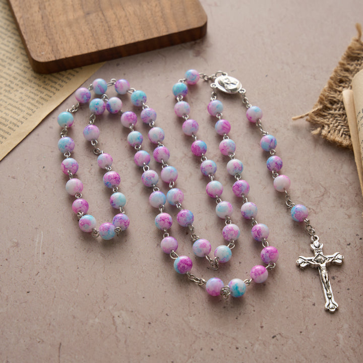 Christianartworkshop Rosario de cuentas de vidrio jaspeado rosa y azul con medalla de la Virgen con el Niño y crucifijo. - image 4