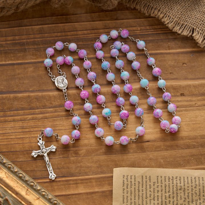 Christianartworkshop Rosario de cuentas de vidrio jaspeado rosa y azul con medalla de la Virgen con el Niño y crucifijo. - Rosario rosa de la Virgen y el Niño - image 0