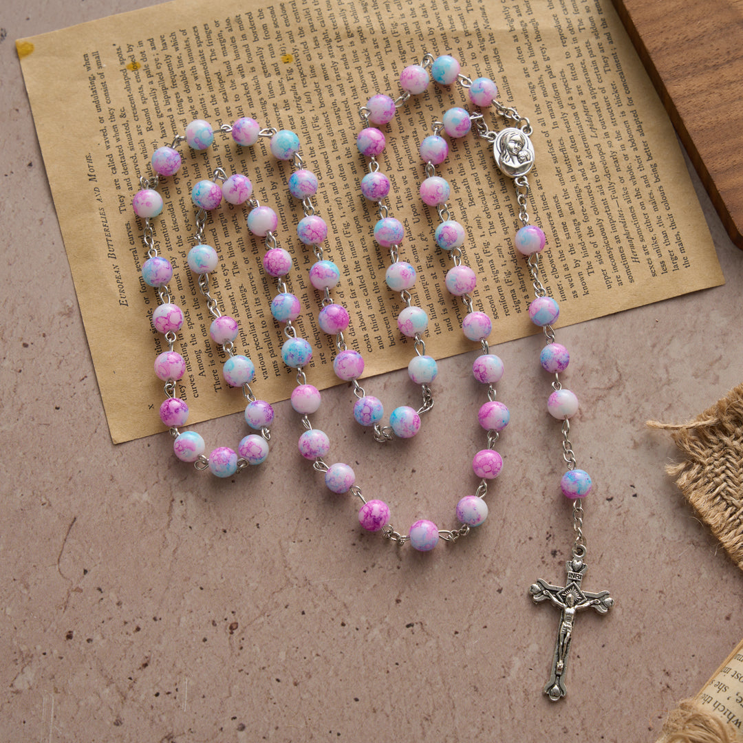 Christianartworkshop Rosario de cuentas de vidrio jaspeado rosa y azul con medalla de la Virgen con el Niño y crucifijo. - image 3