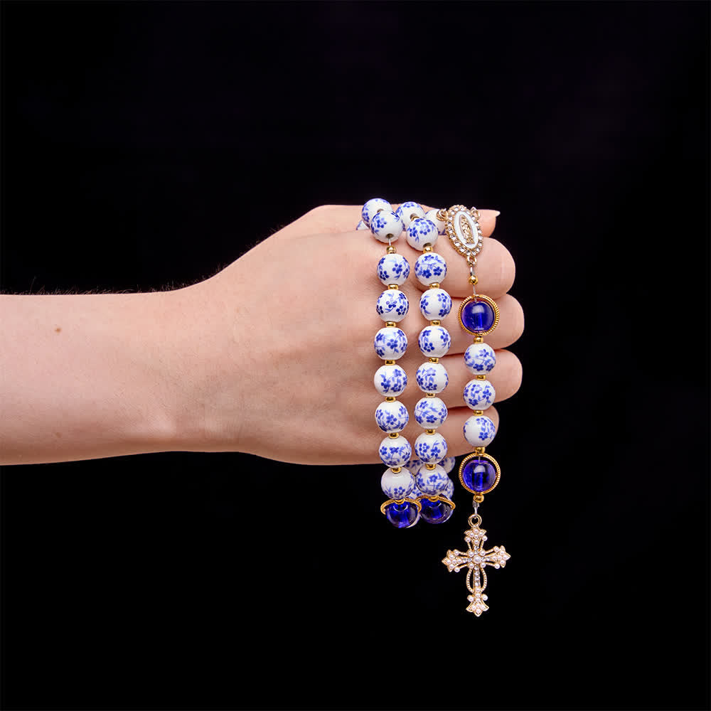 Christianartworkshop Rosario de cerámica floral azul y blanco con elegante devoción mariana. - image 1