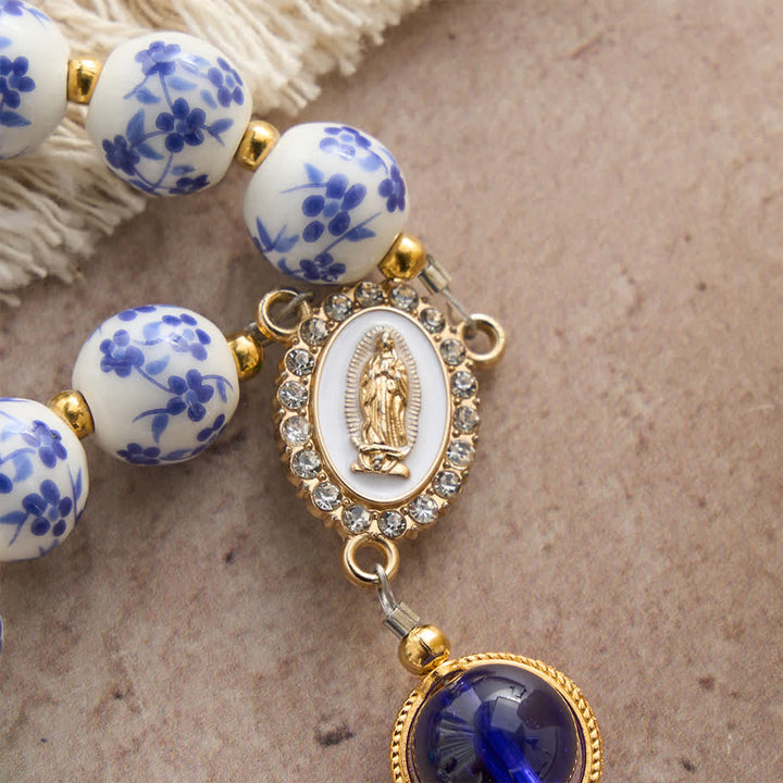 Christianartworkshop Rosario de cerámica floral azul y blanco con elegante devoción mariana. - image 5
