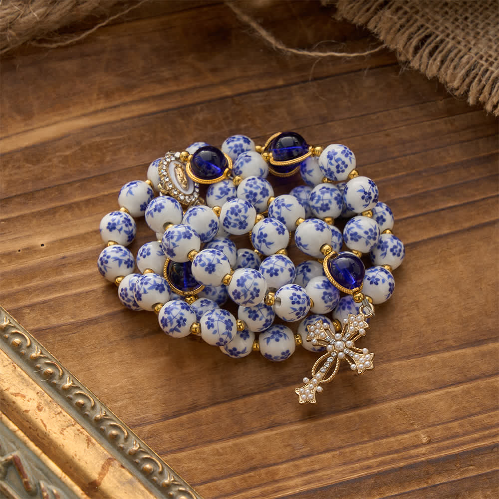 Christianartworkshop Rosario de cerámica floral azul y blanco con elegante devoción mariana. - image 4