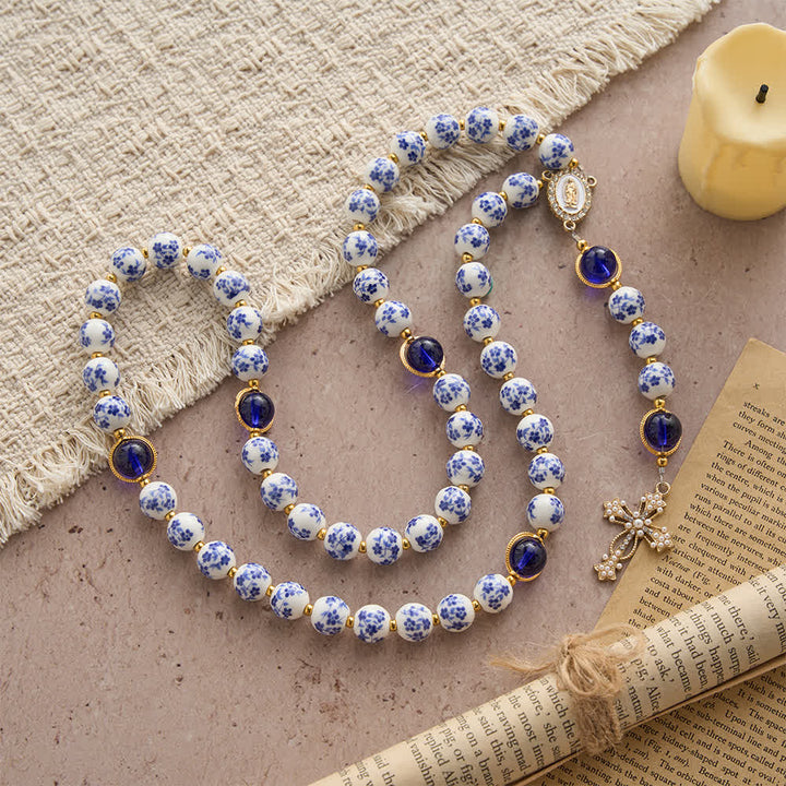 Christianartworkshop Rosario de cerámica floral azul y blanco con elegante devoción mariana. - image 3
