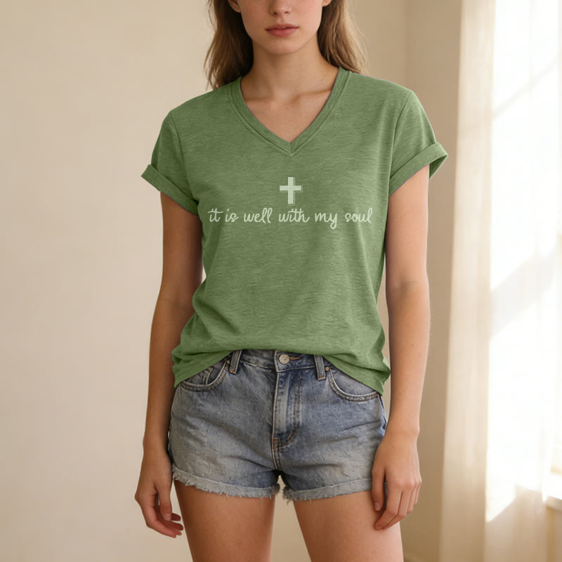 Christianartworkshop Camiseta informal con cuello en V y estampado de cruz "It Is Well With My Soul" - image 13
