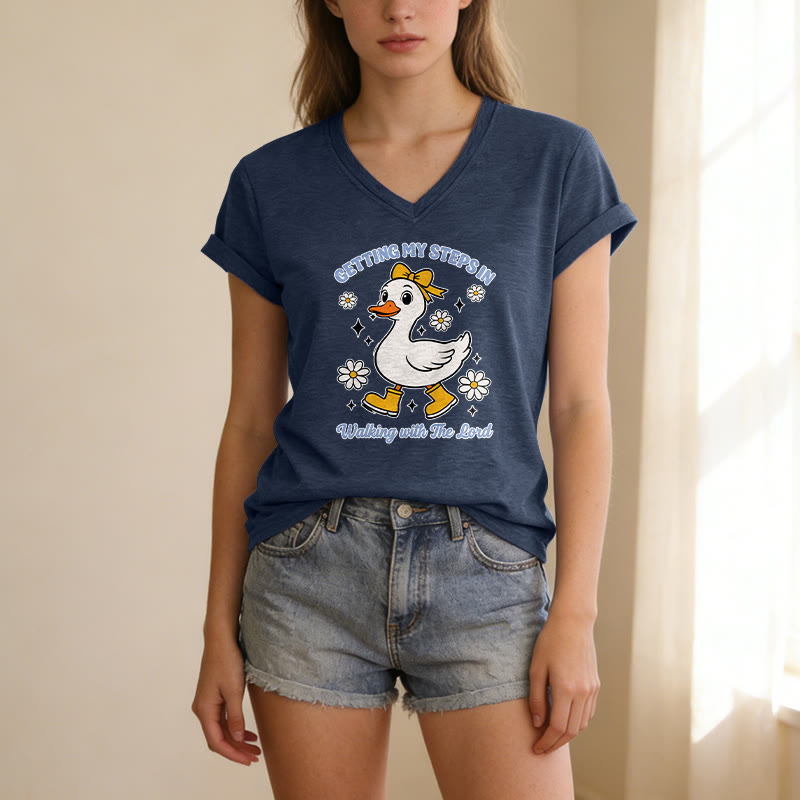 Christianartworkshop Consiguiendo mis pasos Caminando con el Señor Pato Daisy de dibujos animados Camiseta informal con cuello en V - image 3