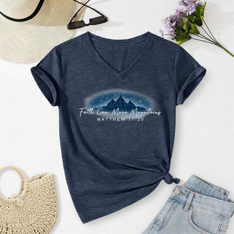 Christianartworkshop La fe mueve montañas Mateo 17:20 Camiseta informal con cuello en V y estampado de la Montaña Estrellada - Azul marino - 2XL - image 0