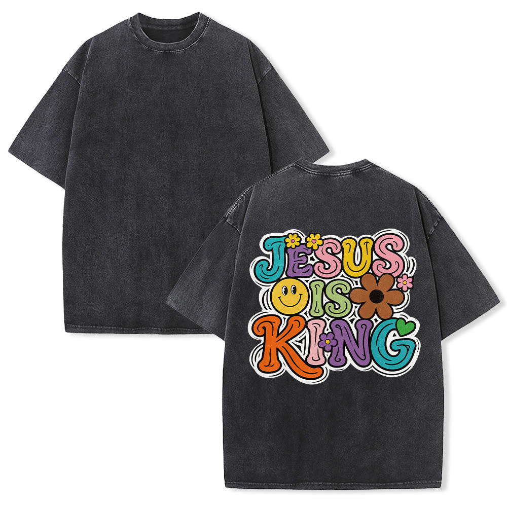 Christianartworkshop Camiseta unisex vintage con estampado de flores y caritas sonrientes, estilo retro y con fuente de burbujas multicolor "Jesús es Rey", con un toque vintage y un lavado especial. - Negro - 5XL - image 1
