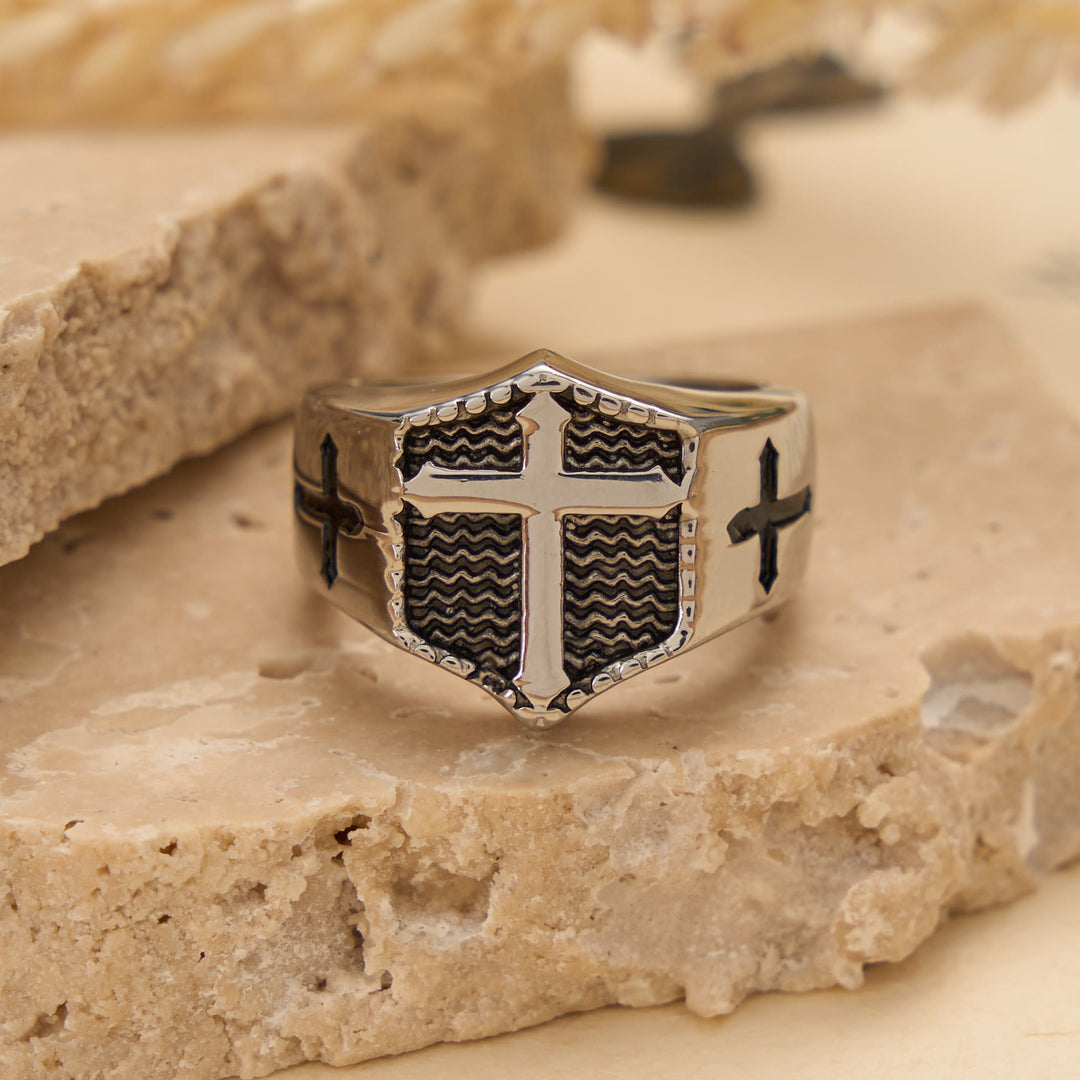 Christianartworkshop Anillo de sello con cruz en relieve y escudo: emblema atemporal de fe sagrada inquebrantable. - Acero - US 13 - image 3