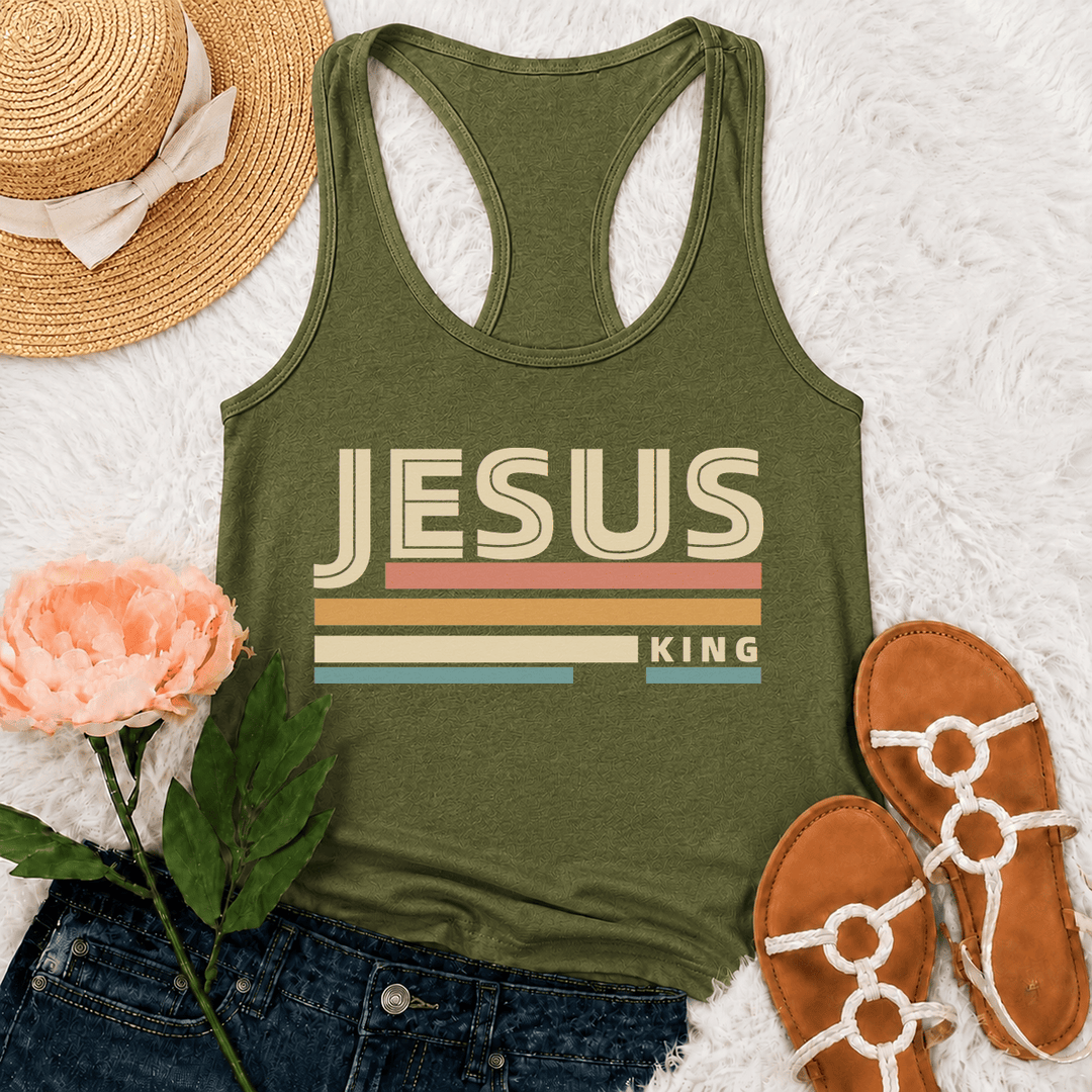 Christianartworkshop Camiseta sin mangas estilo racerback con estampado vintage de rayas multicolores y fuente llamativa de Jesús Rey. - Verde militar - 2XL - image 0