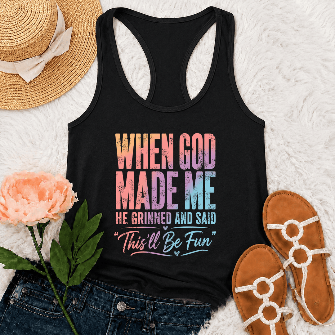 Christianartworkshop Camiseta sin mangas estilo racerback con degradado de arcoíris pastel y divertida creación de Dios con tipografía desgastada. - Negro - 2XL - image 0