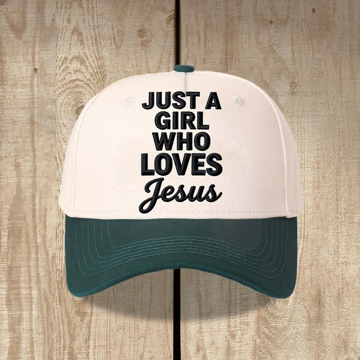 Christianartworkshop Gorra de béisbol ajustable con estampado frontal de fuente mixta y pila vertical "Just A Girl Who Loves" - Verde oscuro - image 4