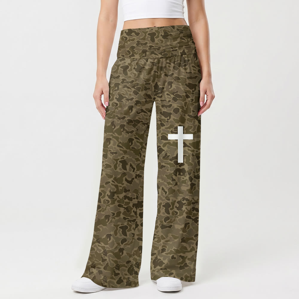 Christianartworkshop Pantalones de pierna ancha elásticos de talle alto con estampado de camuflaje en tonos tierra y gráfico vertical cruzado en el muslo. - US22, UK/AU26, EU54 (6XL) - image 0