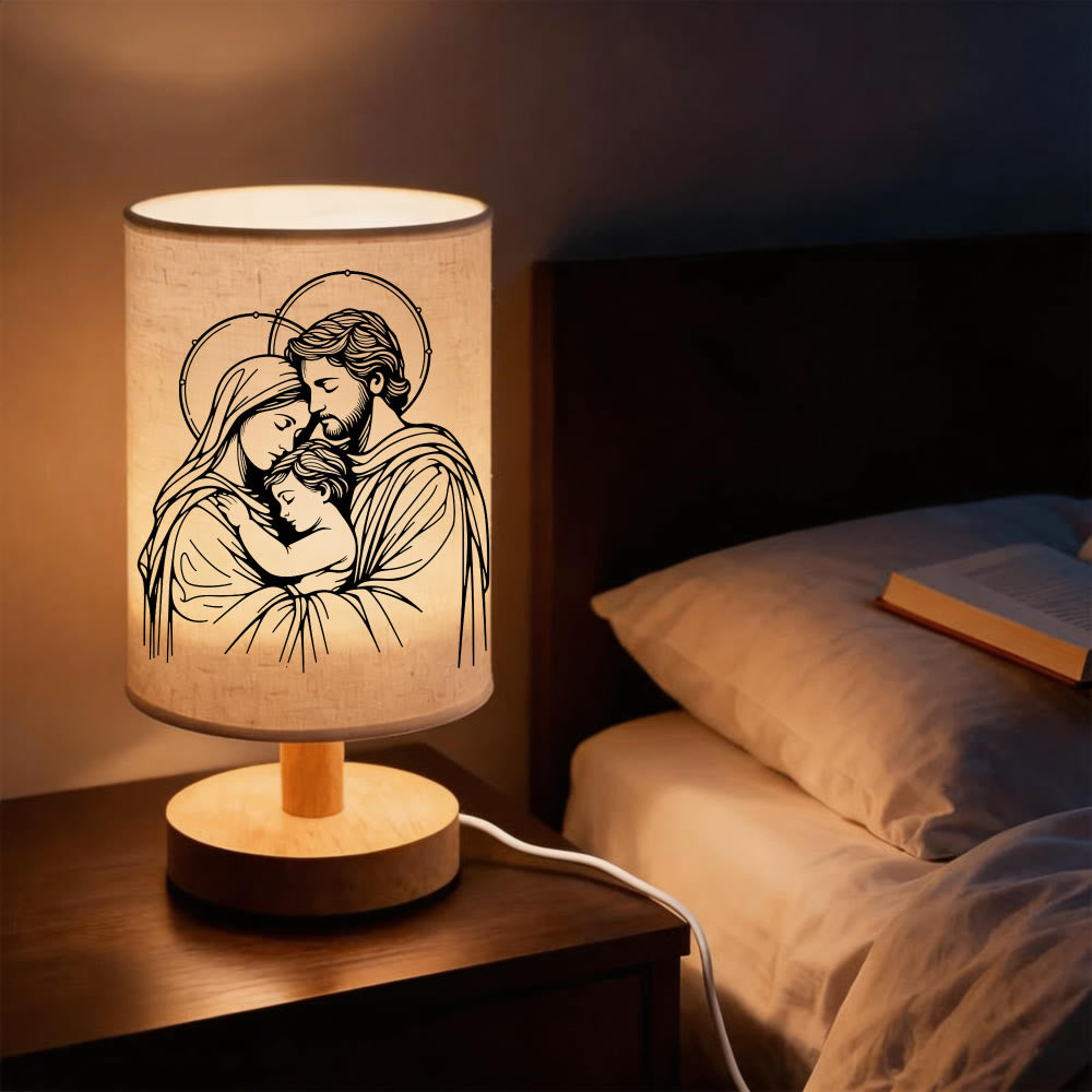 Christianartworkshop Lámpara de mesa vintage de la Sagrada Familia con base de madera natural y pantalla de tela: portadora de una cálida y armoniosa paz nocturna. - Nuestra Señora y Jesús - image 0