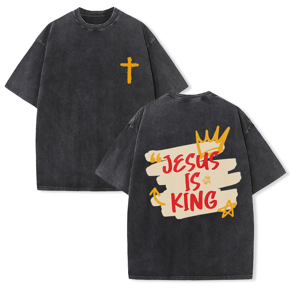 Christianartworkshop Camiseta unisex vintage lavada con estampado de Jesús es Rey, corona, cruz, estilo grunge, salpicaduras en la espalda, letras pintadas a mano. - Negro - 5XL - image 0
