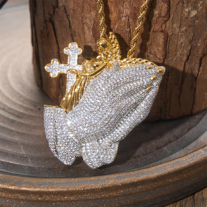 Christianartworkshop Collar con colgante de cruz con figura sagrada totalmente pavé: emblema atemporal del amor sacrificial y gentil. - Dorado - image 1