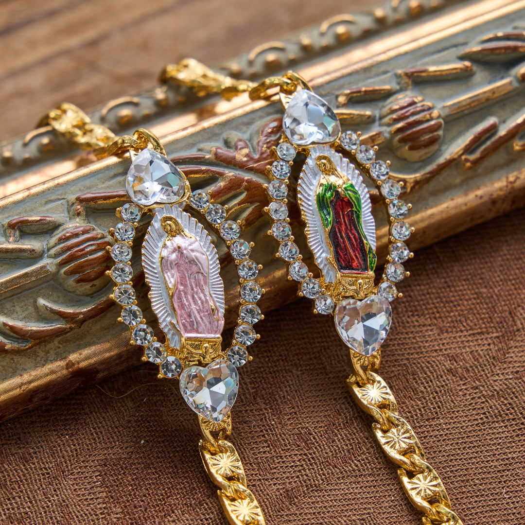 Christianartworkshop Pulsera con dije ovalado de Nuestra Señora de Guadalupe con marco de cristal en forma de corazón y cadena tipo curb: Emblema personalizado de fe celestial inquebrantable. - image 0