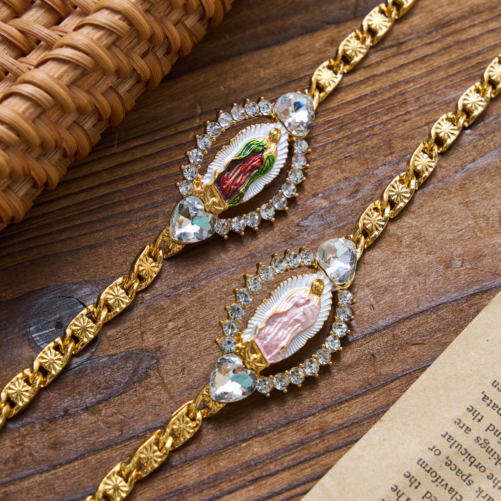 Christianartworkshop Pulsera con dije ovalado de Nuestra Señora de Guadalupe con marco de cristal en forma de corazón y cadena tipo curb: Emblema personalizado de fe celestial inquebrantable. - image 1