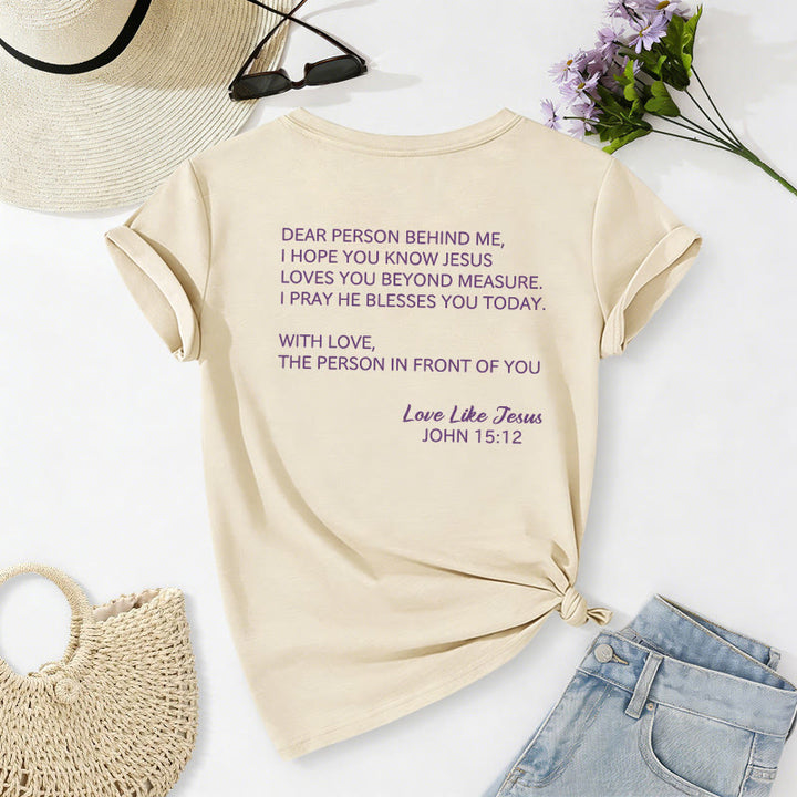 Christianartworkshop Querida persona detrás de mí Texto completo en la espalda Juan 15:12 Versículo en la parte delantera Eslogan de amor Camiseta informal con cuello en V - image 22