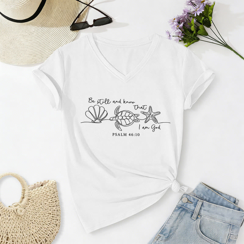Christianartworkshop Estad quietos y sabed que yo soy Dios. Dibujo lineal de tortuga marina, caparazón de estrella de mar, Salmo 46:10. Camiseta con cuello en V. - Blanco - 2XL - image 22