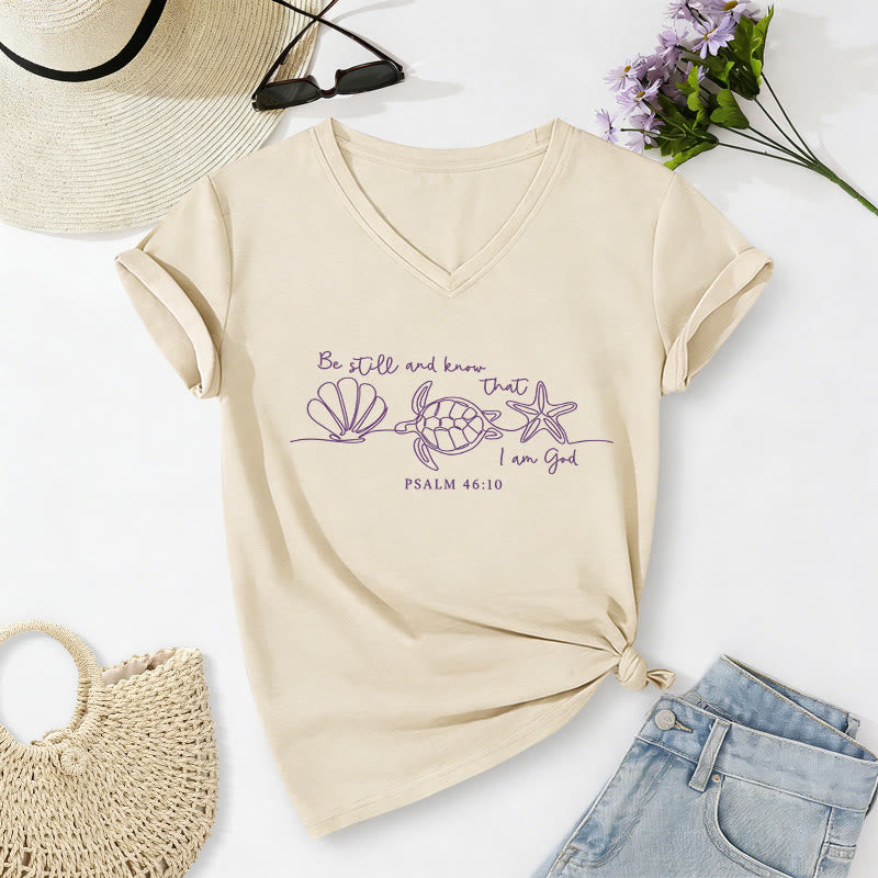 Christianartworkshop Estad quietos y sabed que yo soy Dios. Dibujo lineal de tortuga marina, caparazón de estrella de mar, Salmo 46:10. Camiseta con cuello en V. - Beige - 2XL - image 8
