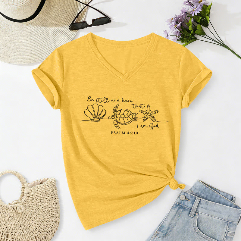 Christianartworkshop Estad quietos y sabed que yo soy Dios. Dibujo lineal de tortuga marina, caparazón de estrella de mar, Salmo 46:10. Camiseta con cuello en V. - Amarillo - 2XL - image 10
