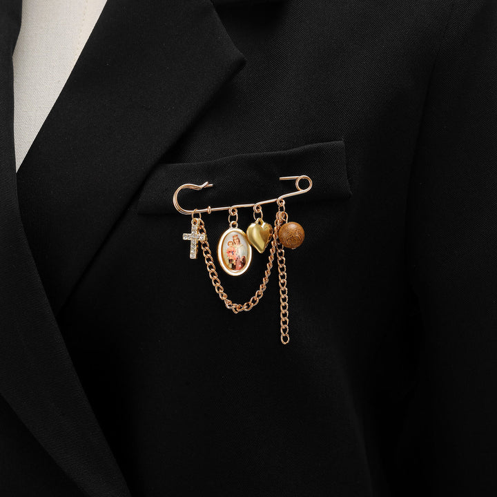 Christianartworkshop Collar con broche convertible de imperdible con retrato sagrado y múltiples colgantes: emblema atemporal de la gentil protección celestial. - Broche de la Sagrada Familia - image 12
