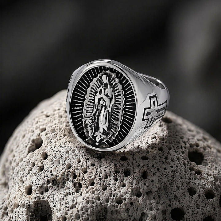 Christianartworkshop Anillo con la Cruz de Nuestra Señora de Guadalupe en relieve profundo: Emblema atemporal de fe sagrada inquebrantable. - image 9